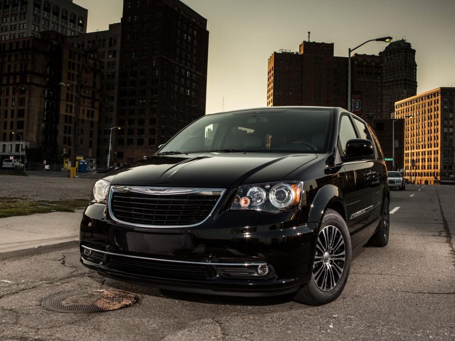  Chrysler Town & Country S 2012 года  (фото 4 из 9)
